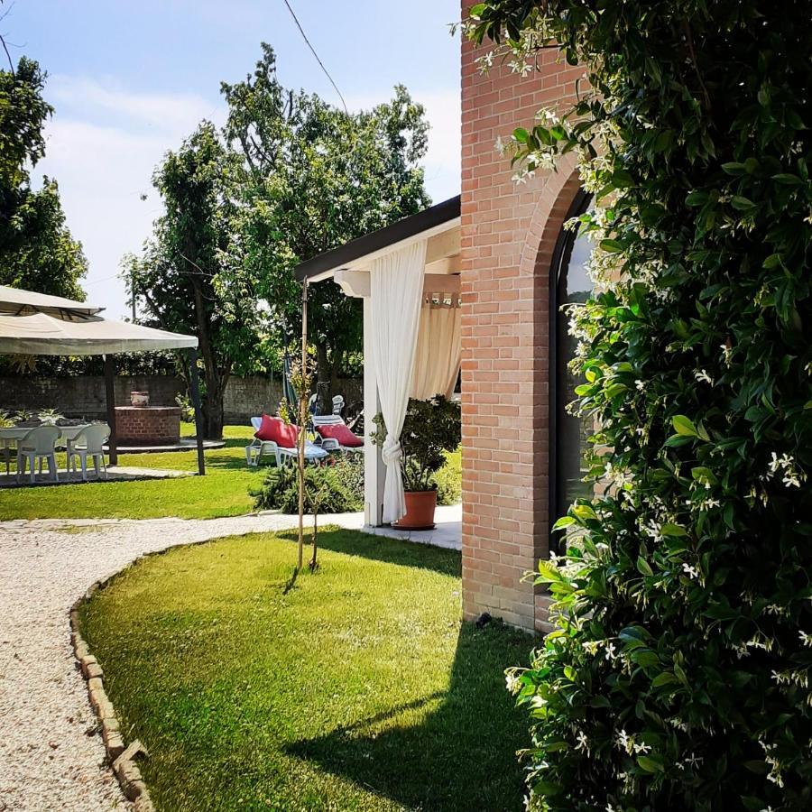 Casolare Isabella "Il Rifugio Dei Vinili" And Alice'S Room Ponsacco Exteriör bild