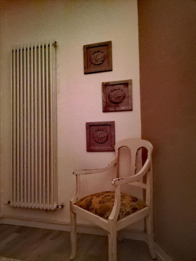 Casolare Isabella "Il Rifugio Dei Vinili" And Alice'S Room Ponsacco Exteriör bild